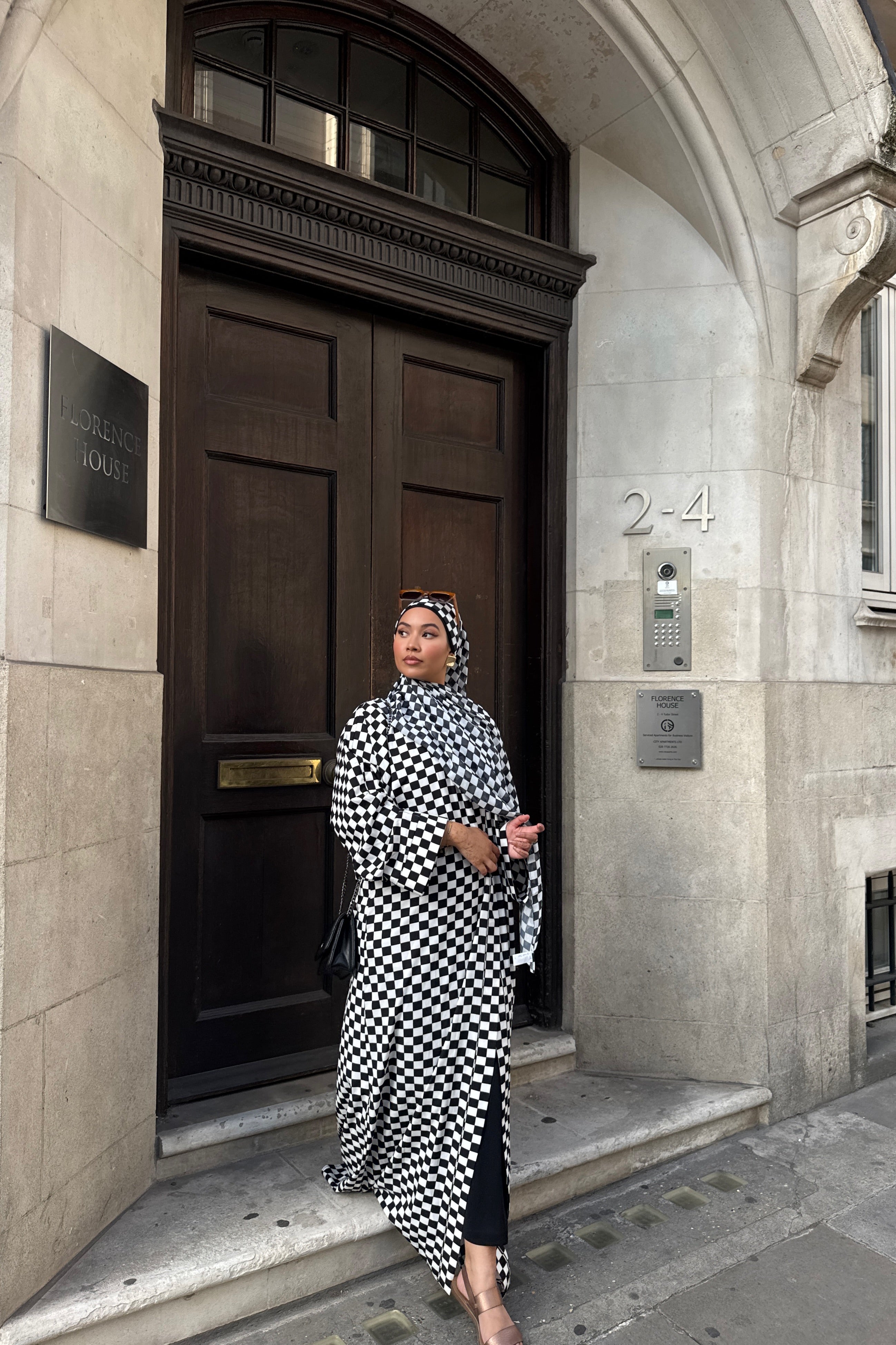 Elegance Noir and Blanc Abaya