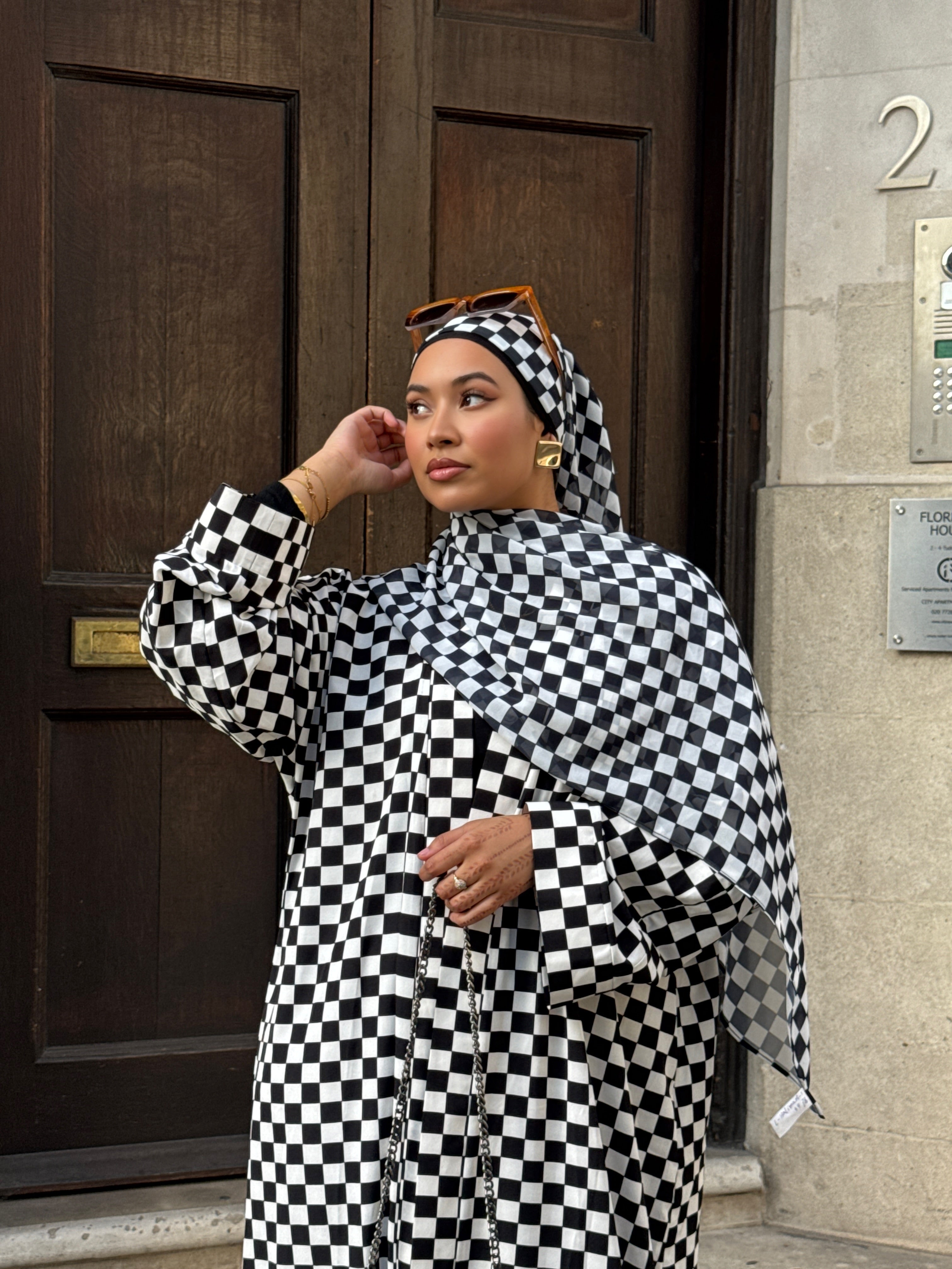 Elegance Noir and Blanc Abaya