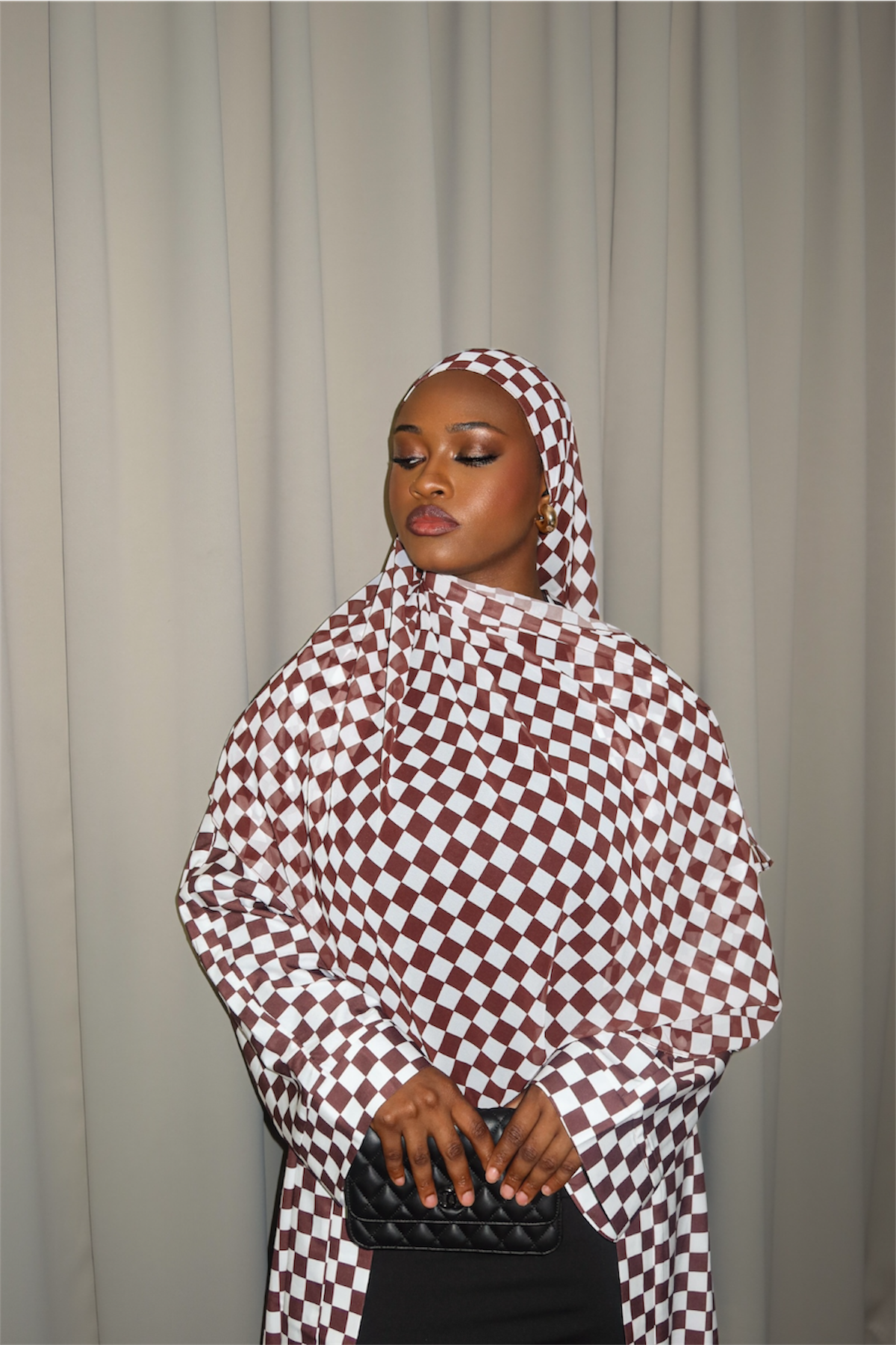 Elegance Brun and Blanc Abaya