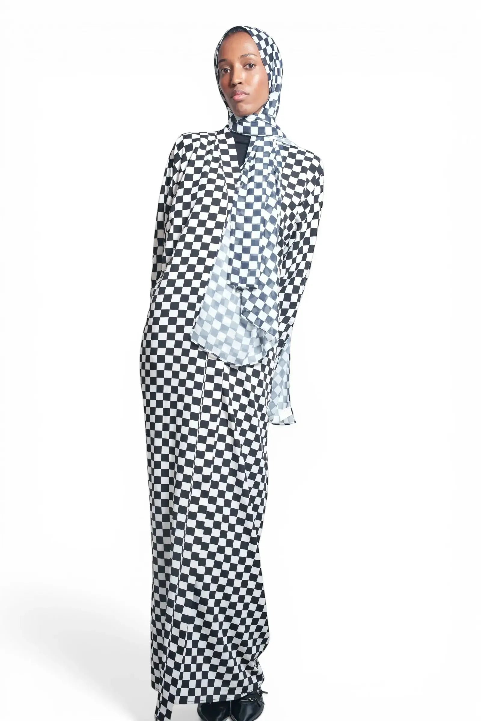 Elegance Noir and Blanc Abaya Dar-Al-Hayya