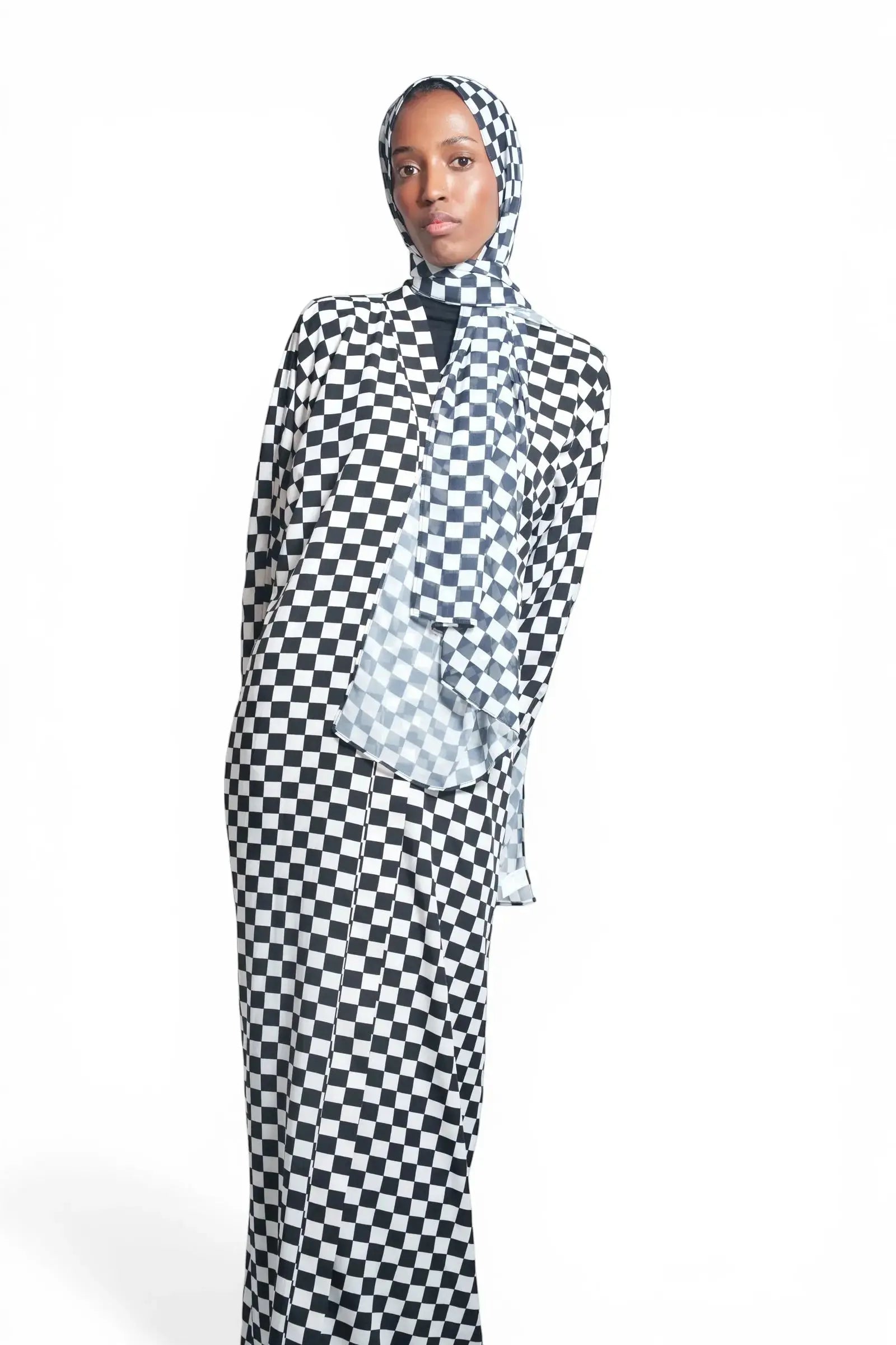 Elegance Noir and Blanc Abaya Dar-Al-Hayya