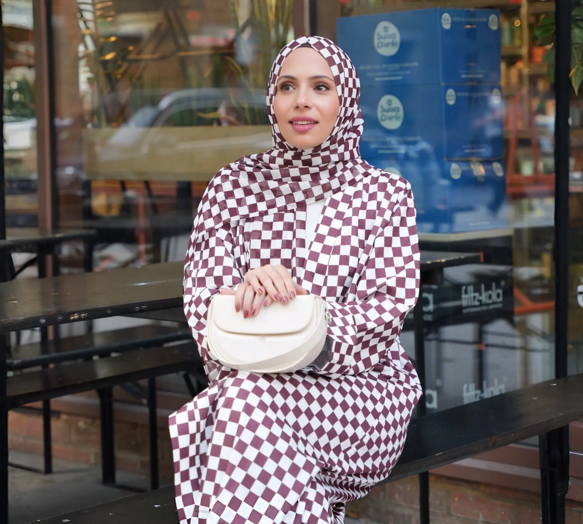 Elegance Brun and Blanc Abaya Dar-Al-Hayya