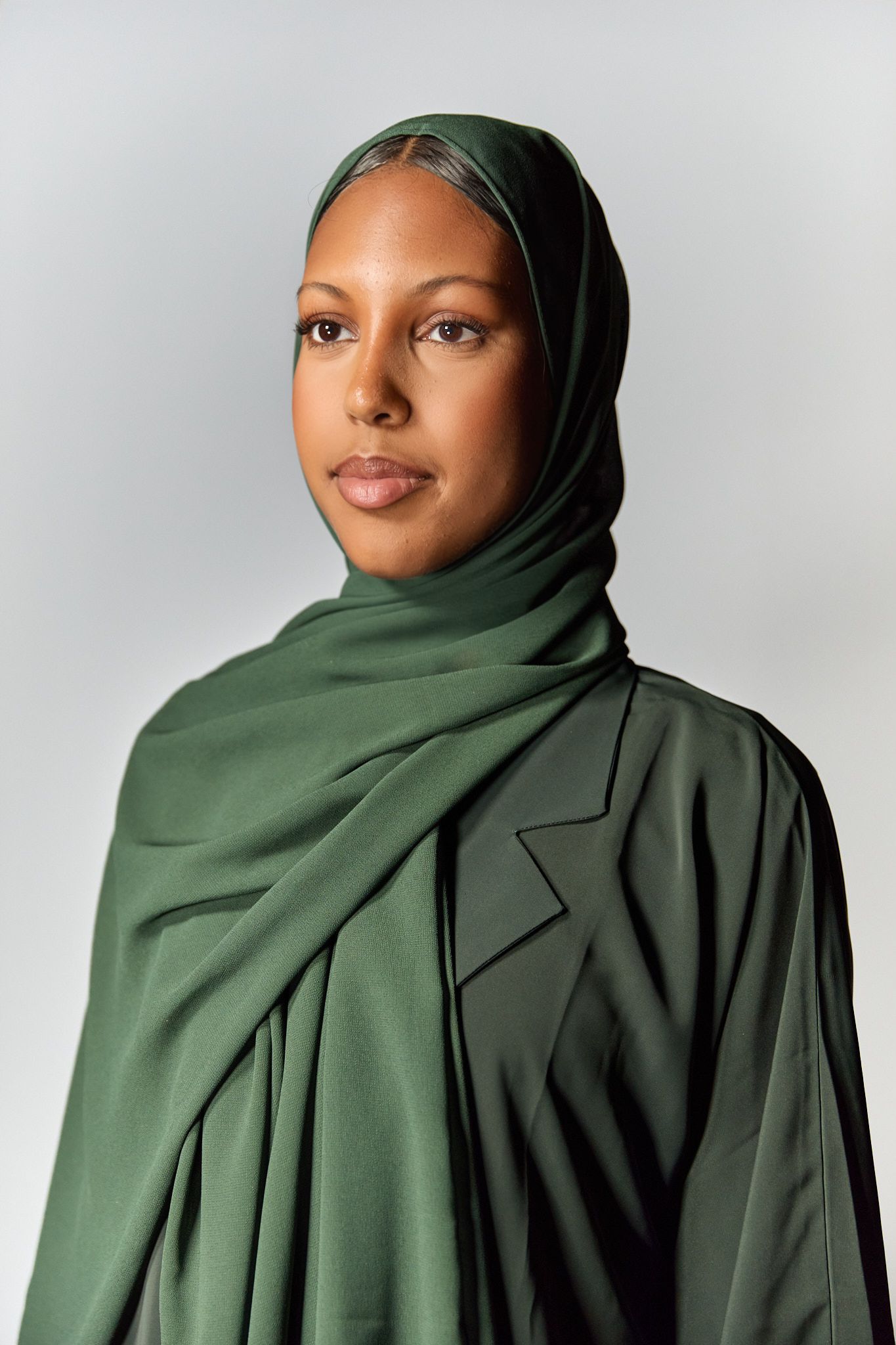 Nadia Open Abaya in Elegant Green – Modest & Stylish Outerwear