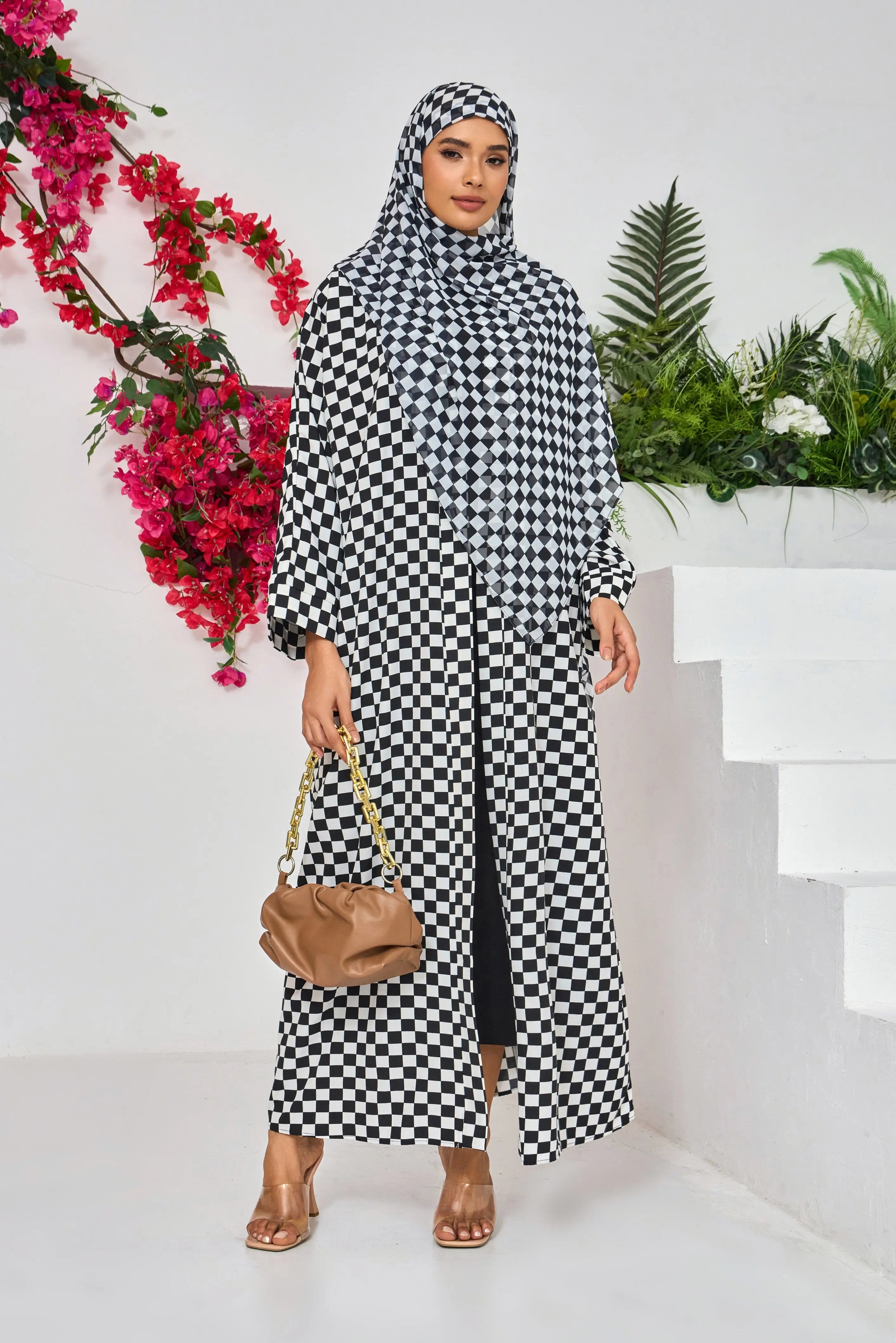 Elegance Noir and Blanc Abaya Dar-Al-Hayya