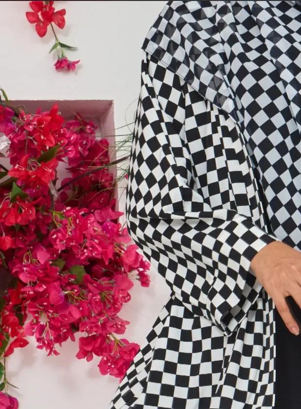 Elegance Noir and Blanc Abaya Dar-Al-Hayya