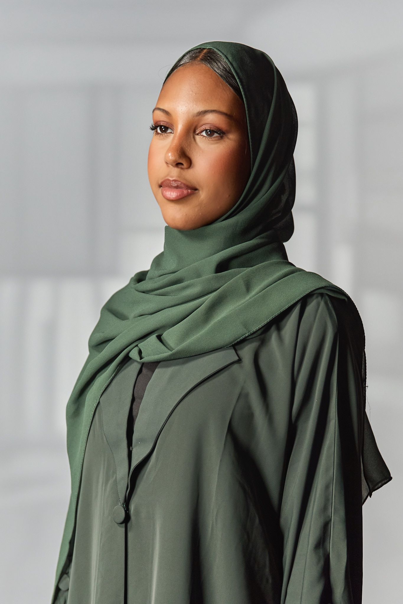 Nadia Open Abaya in Elegant Green – Modest & Stylish Outerwear